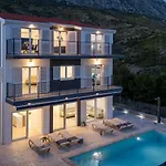 Luxurious 7-Bedroom Villa Mi With Private Pool, 500M From The Beach