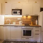Superb 3 Bedrooms, 2 Baths Apartment With Terrace And Free Parking