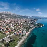 Nice Apartment In Kastel Kambelovac With Wifi