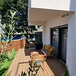 Maslina House - Family Apartment 1 With Pool