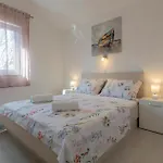Awesome Home In Zadvarje