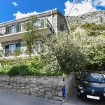 Lavish Holiday Home In Podstrana With Garden