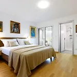 Luxurious Villa With Heated Pool And Mountain View