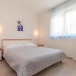 Gorgeous Home In Prolozac Donji With Kitchen