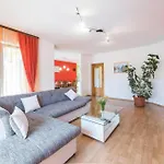 4 Bedroom Stunning Home In Primorski Dolac