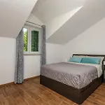 Awesome Home In Zagvozd With Jacuzzi