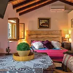 5 Bedroom Stunning Home In Milna