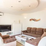 3 Bedroom Awesome Home In Zagvozd