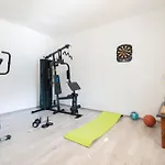 Awesome Home In Runovic With Wifi