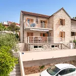 4 Bedroom Beautiful Home In Supetar