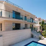 Gorgeous Apartment In Selca With House Sea View
