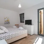 Stunning Apartment In Selca With House Sea View