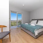 4 Bedroom Beautiful Home In Kastel Stafilic