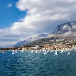 Beautiful Home In Makarska With Kitchen