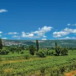 Beautiful Home In Zmijavci With Wifi