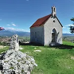 Cozy Home In Radosic With Jacuzzi