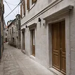 Townhouse Suite Danish Art