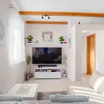 3 Bedroom Beautiful Home In Podstrana