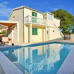 3 Bedroom Amazing Home In Pozorac