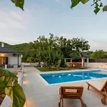 Beautiful Home In Zagvozd