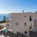 Modern Villa Maris - With Heated Pool & Sea View
