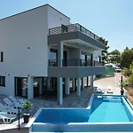 Villa Lamar Super Views In Makarska
