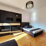 Mini Palais - Beachfront, 5 Min Center, Terrace