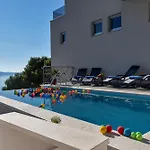 Golden Horizon Retreat