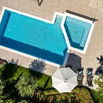 6 Bedroom Stunning Home In Sinj