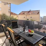 Lucas - Luxury Apartment With Parking