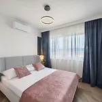 Aqualis Vista - Where Comfort Meets Stunning Scenery