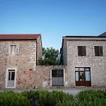 Historic Stone Home On The Seafront With King Beds And Garden
