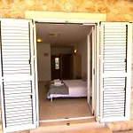 Dubas Studio Apartment