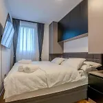 Modern Cityscape 2-Bedroom Terrace Apartment