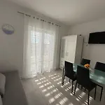Apartmani Maja
