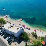 Seaside Luxury Apartment Tanita