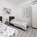 3 Bedroom Beautiful Home In Kastel Kambelovac