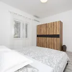3 Bedroom Beautiful Home In Kastel Kambelovac