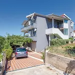 Cozy Apartment In Seget Vranjica With Wifi