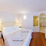 Apartments And Rooms Beachfront Luxury Condos