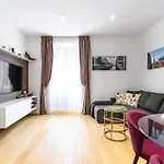 Eva Luxury Two Bedrooms Apartment & Bacvice Beach