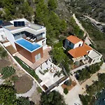 Stunning Brac Villa 5 Bedrooms Villa Infinite Stunning Sea Views Seafront Location Sutivan
