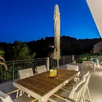 Traditional Brac Villa 3 Bedrooms Villa Turquoise Waterfront Close To Beach Phenomenal Sea Views Selca