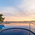 Le Meridien Lav Split