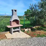 'Olive Grove' Camping House-Near The Beach