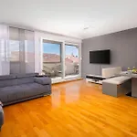 Comfortable Penthouse Apartment - Sita