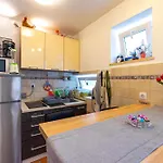 Apartment Dumaneo Art - Two Bedroom Apartment