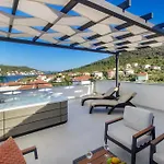 Villa Dalmatian Child With Swimming Pool, Close To The Beach