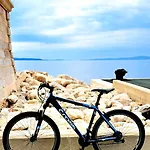 Ora, Home On The Sea.