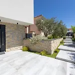 Luxury Villa Favela With Heated Pool